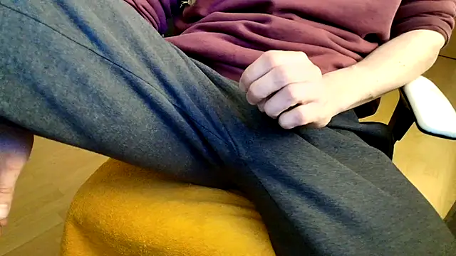 Breezydicksn online show from April 9, 8:37 pm