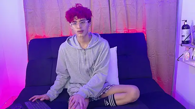 juliansexx online show from September 12, 7:19 am
