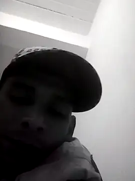 Snapshot of alex_colombiano chatting on October 15, 4:20 am alex colombiano online show from October 15, 4:20 am