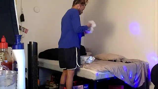 Diodre Benyoon online show from April 11, 1:02 am