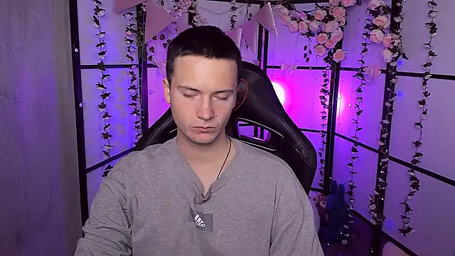 ZackNeal online show from September 22, 5:18 am
