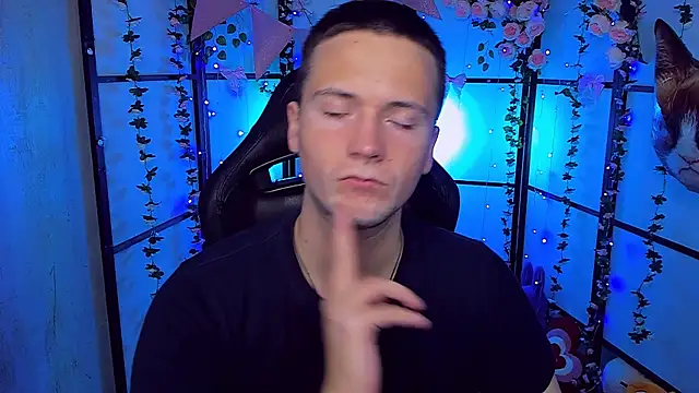ZackNeal online show from September 18, 5:09 am