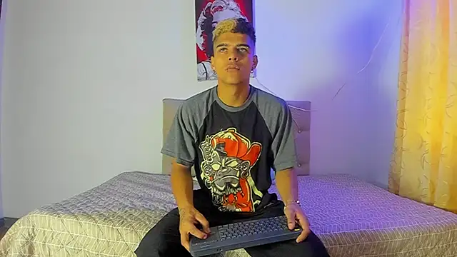 Snapshot of wyatt_3 chatting on September 18, 11:45 am wyatt 3 online show from September 18, 11:45 am