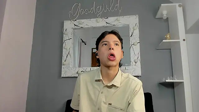 Snapshot of camillo_virgil chatting on September 13, 11:00 am camillo virgil online show from September 13, 11:00 am