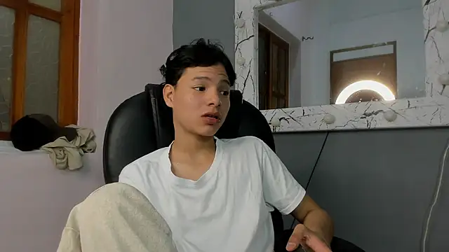 Snapshot of camillo_virgil chatting on October 8, 11:47 am camillo virgil online show from October 8, 11:47 am