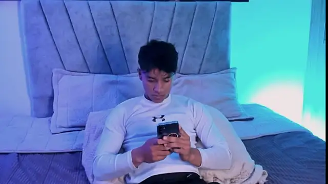 ZYZZ1312 online show from October 17, 5:50 pm