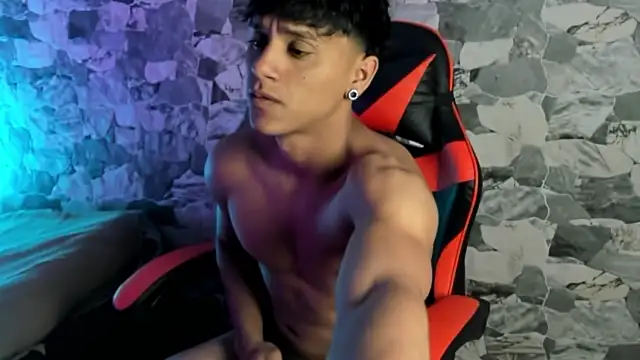 ZYZZ1312 online show from May 2, 4:15 am