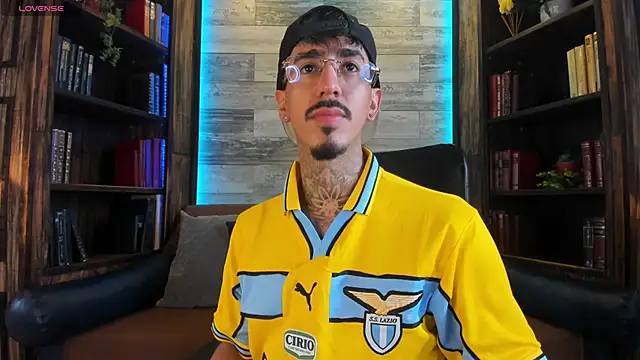 Donovan Desmond online show from November 18, 9:50 pm