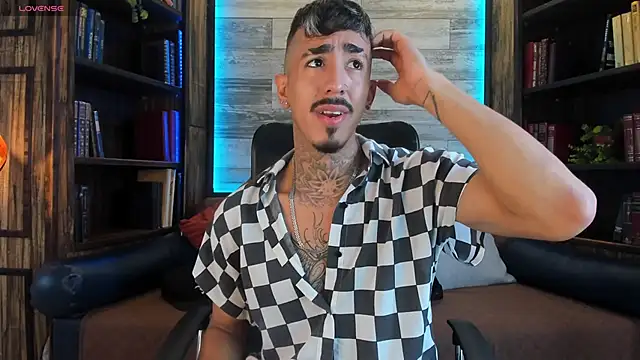 Donovan Desmond online show from October 18, 8:03 pm