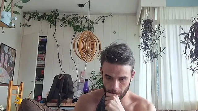 Snapshot of squirtproff chatting on October 15, 8:55 am squirtproff online show from October 15, 8:55 am