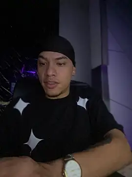 Snapshot of AlphaMasterXxx chatting on October 22, 7:45 am AlphaMasterXxx online show from October 22, 7:45 am