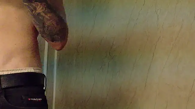 Snapshot of AlphaMasterXxx chatting on October 19, 7:33 am AlphaMasterXxx online show from October 19, 7:33 am