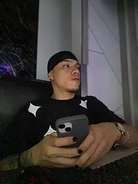 Snapshot of AlphaMasterXxx chatting on October 31, 4:58 am AlphaMasterXxx online show from October 31, 4:58 am