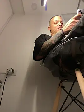 Snapshot of AlphaMasterXxx chatting on October 16, 2:41 am AlphaMasterXxx online show from October 16, 2:41 am