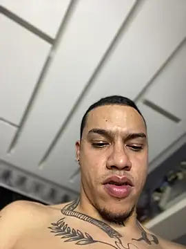 Snapshot of AlphaMasterXxx chatting on November 1, 6:28 am AlphaMasterXxx online show from November 1, 6:28 am