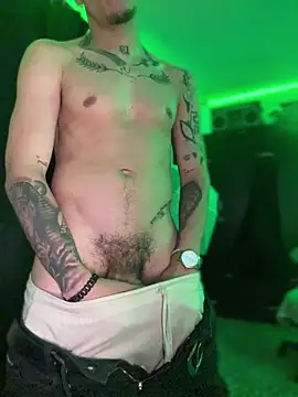 Snapshot of AlphaMasterXxx chatting on October 20, 7:34 am AlphaMasterXxx online show from October 20, 7:34 am