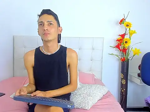 Snapshot of EithamDawson chatting on September 22, 1:54 pm EithamDawson online show from September 22, 1:54 pm