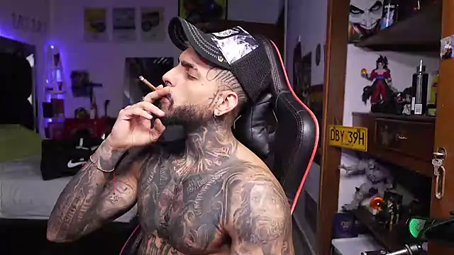 logan hugh8 online show from April 22, 2:44 pm