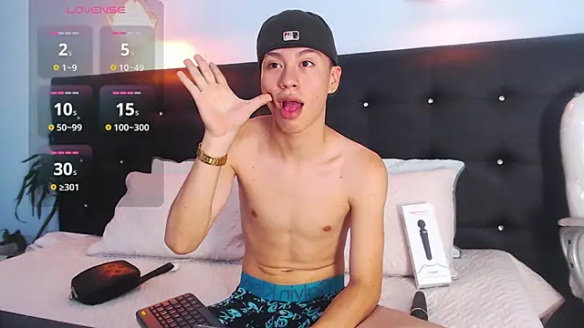 Snapshot of Abraham_horny18 chatting on October 4, 8:35 pm Abraham horny18 online show from October 4, 8:35 pm