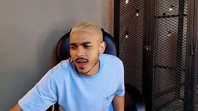 Snapshot of MarcusRain_ chatting on October 7, 3:54 am MarcusRain online show from October 7, 3:54 am