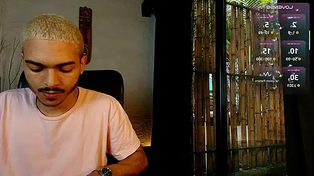 Snapshot of MarcusRain_ chatting on October 16, 7:44 pm MarcusRain online show from October 16, 7:44 pm