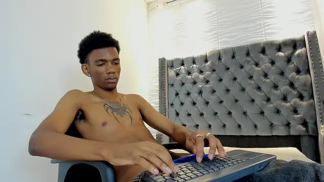 nero reyd online show from April 28, 7:18 pm