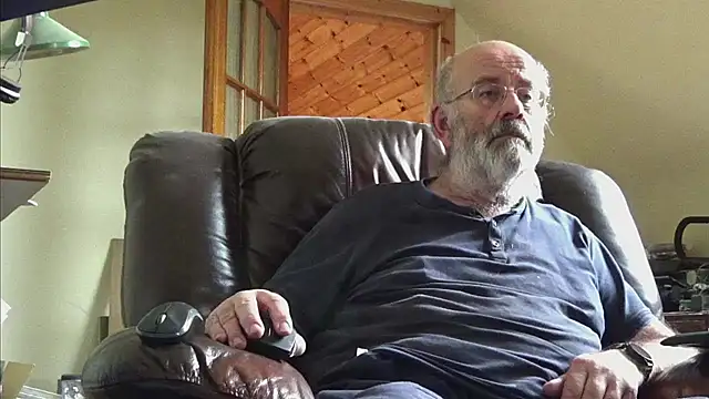 Snapshot of janzer13 chatting on October 17, 1:04 pm janzer13 online show from October 17, 1:04 pm