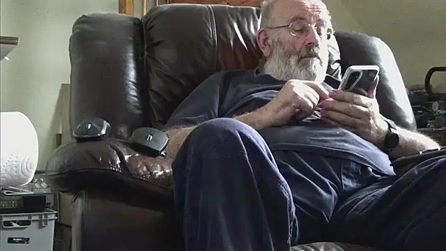 Snapshot of janzer13 chatting on October 18, 1:05 pm janzer13 online show from October 18, 1:05 pm