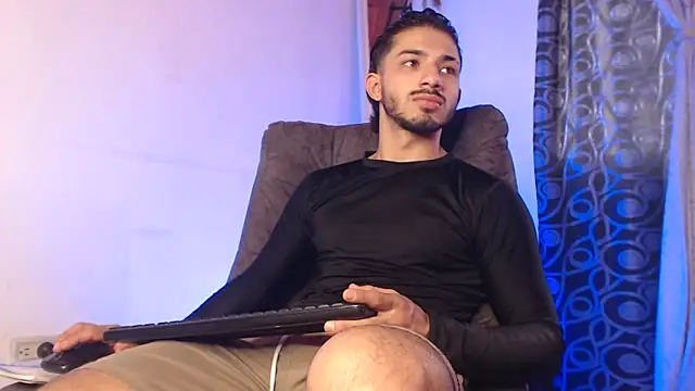 ArturoCardona  online show from May 15, 9:56 pm