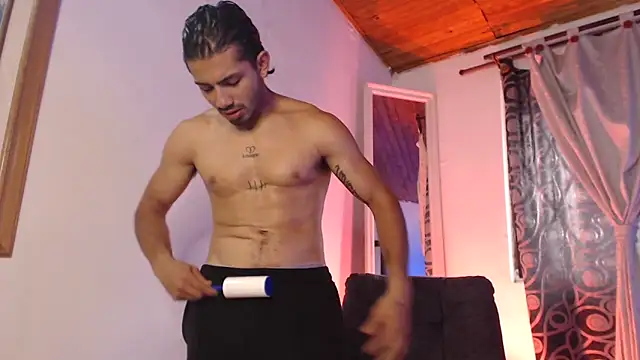 ArturoCardona  online show from May 4, 5:36 pm