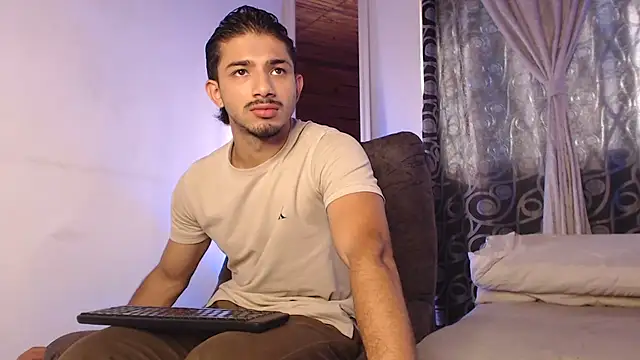 ArturoCardona  online show from April 24, 12:40 pm