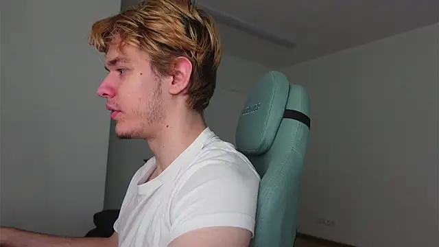 Logan Fraser online show from November 1, 2:32 pm