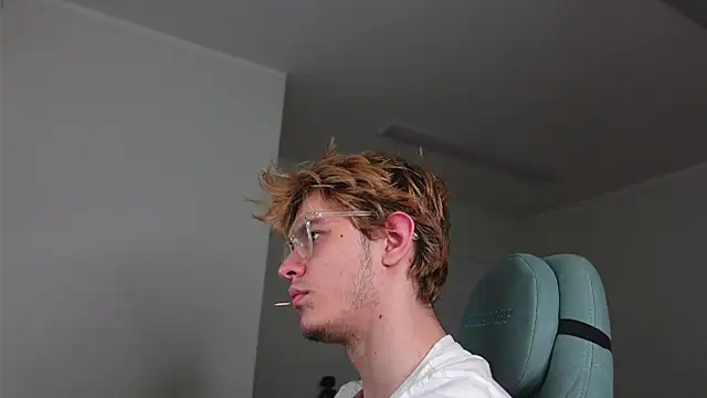 Logan Fraser online show from October 29, 2:53 pm