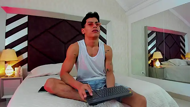 AngeloRogerss online show from September 11, 3:33 pm