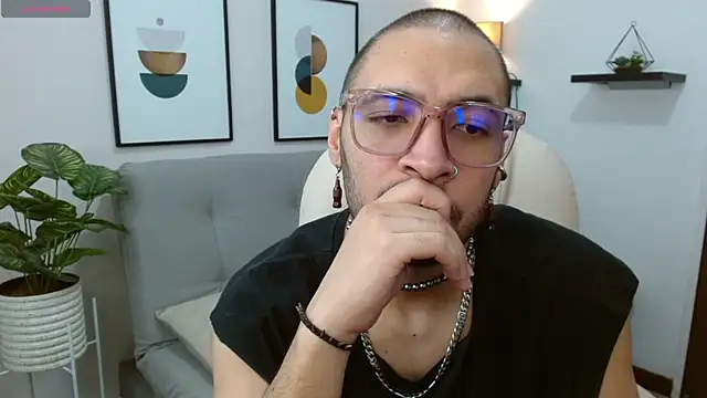 Snapshot of __Damian___ chatting on October 19, 11:30 pm   Damian    online show from October 19, 11:30 pm