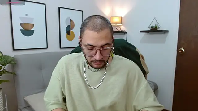 Snapshot of __Damian___ chatting on October 30, 1:19 am   Damian    online show from October 30, 1:19 am