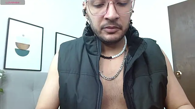 Snapshot of __Damian___ chatting on October 18, 11:20 pm   Damian    online show from October 18, 11:20 pm