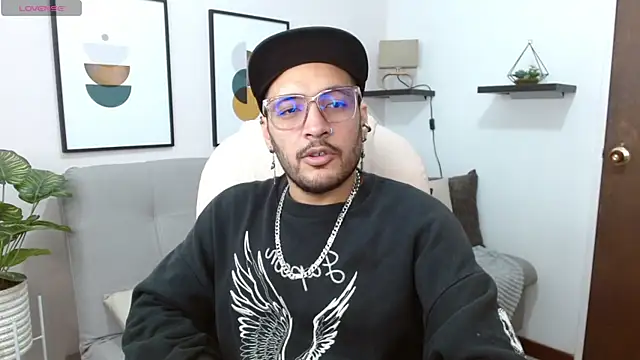 Snapshot of __Damian___ chatting on October 29, 1:08 am   Damian    online show from October 29, 1:08 am