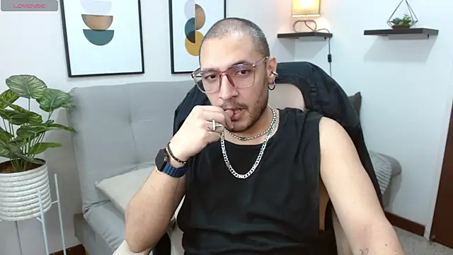 Snapshot of __Damian___ chatting on October 22, 12:58 am   Damian    online show from October 22, 12:58 am