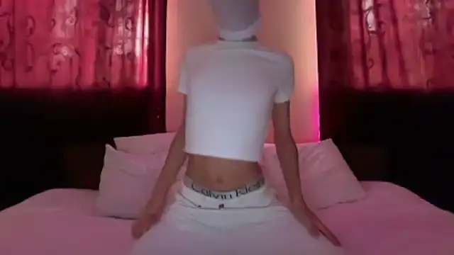 Snapshot of holydirt_luxeno1 chatting on October 15, 11:29 am holydirt luxeno1 online show from October 15, 11:29 am