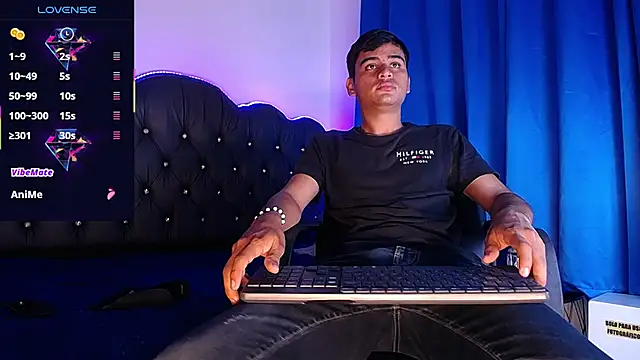 Charlie Cock  online show from November 30, 4:14 am