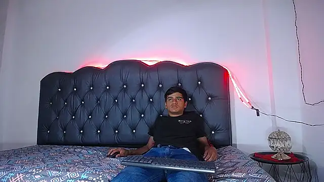 Charlie Cock  online show from October 21, 8:55 pm