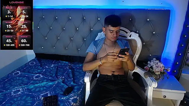 Charlie Cock  online show from October 28, 3:20 am