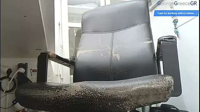 Snapshot of GeorgeGreece2025 chatting on October 29, 1:58 pm GeorgeGreece2025 online show from October 29, 1:58 pm