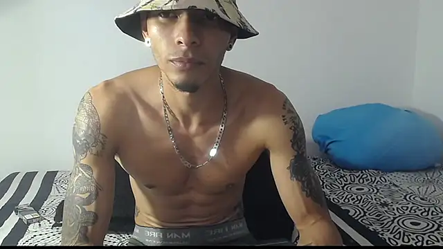 Snapshot of Daniel_laverde chatting on September 20, 7:03 pm Daniel laverde online show from September 20, 7:03 pm