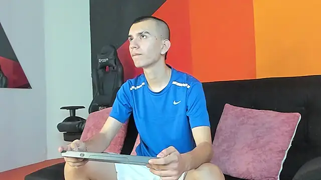 RowanCley online show from October 20, 12:53 pm