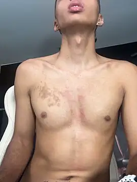 Snapshot of Mister_Obsession chatting on October 17, 7:18 pm Mister Obsession online show from October 17, 7:18 pm