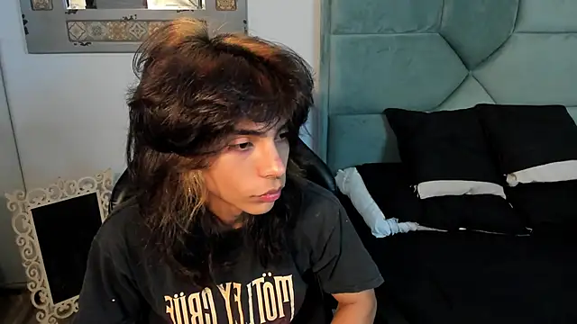 Dereck Manson online show from November 2, 11:47 am