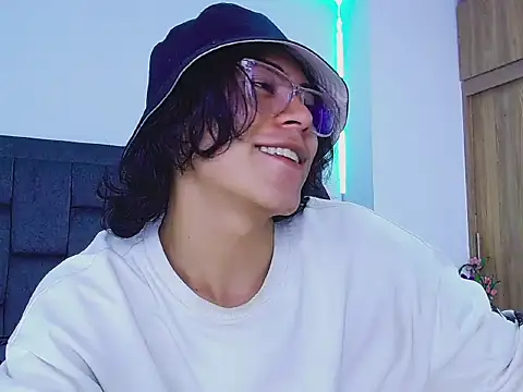 dirty model online show from October 19, 10:40 am