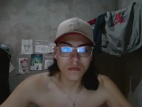 dirty model online show from April 19, 7:38 pm